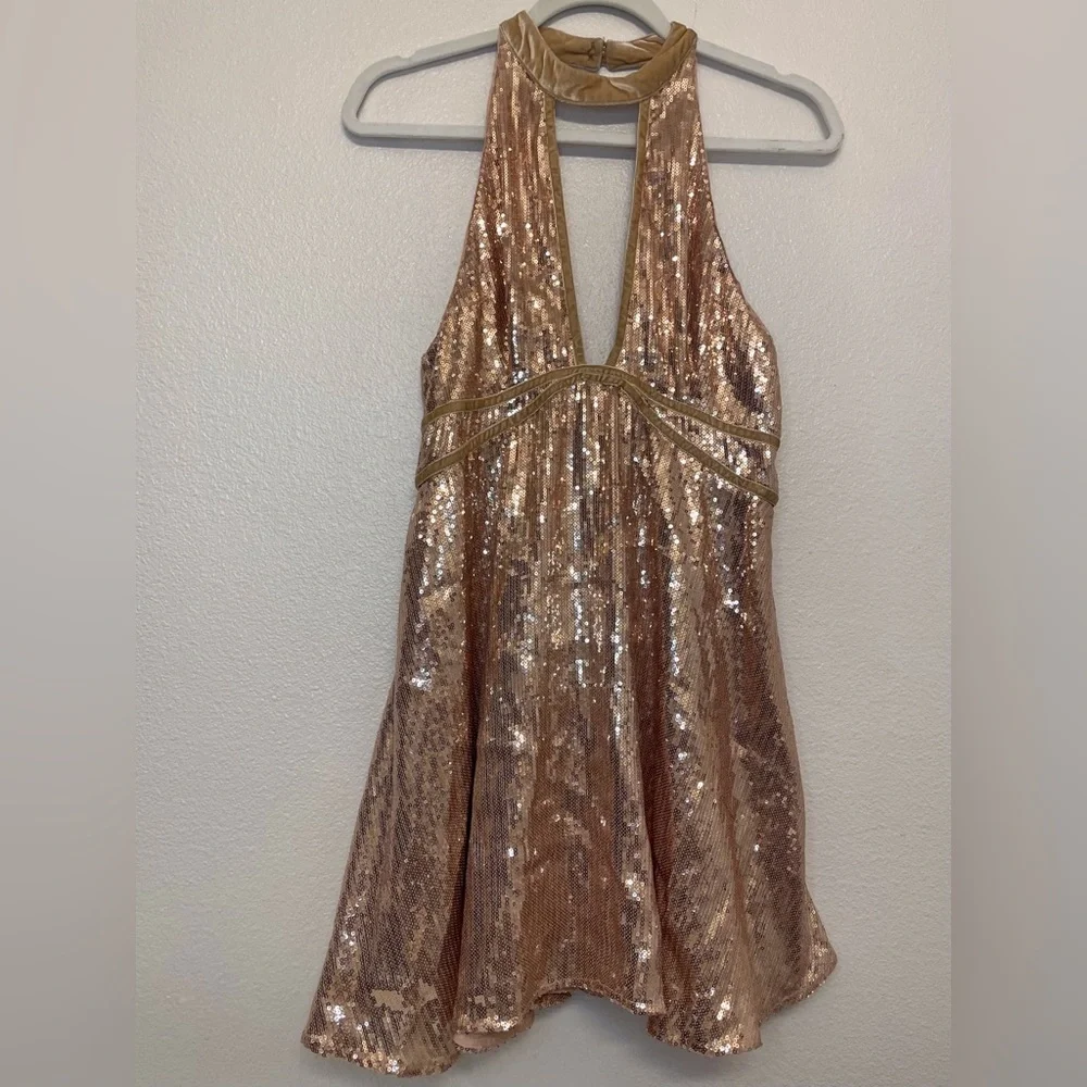 Free People‎ Film Noir Sequin Mini Halter Dress in Rose Gold Size 6 - Picture 3 of 11